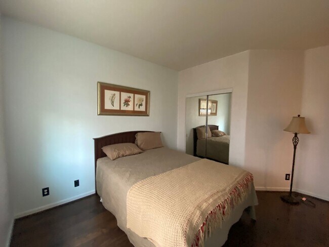 Building Photo - Beautiful Single Story 3 Bedroom 2 Bath! WITH SOLAR!