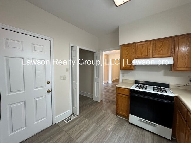 Building Photo - 813 Gilmer Ave NW