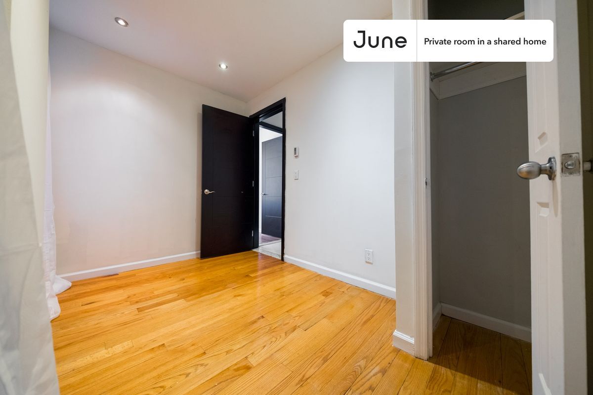 Building Photo - Room in Shared 4 bed/2 bath home