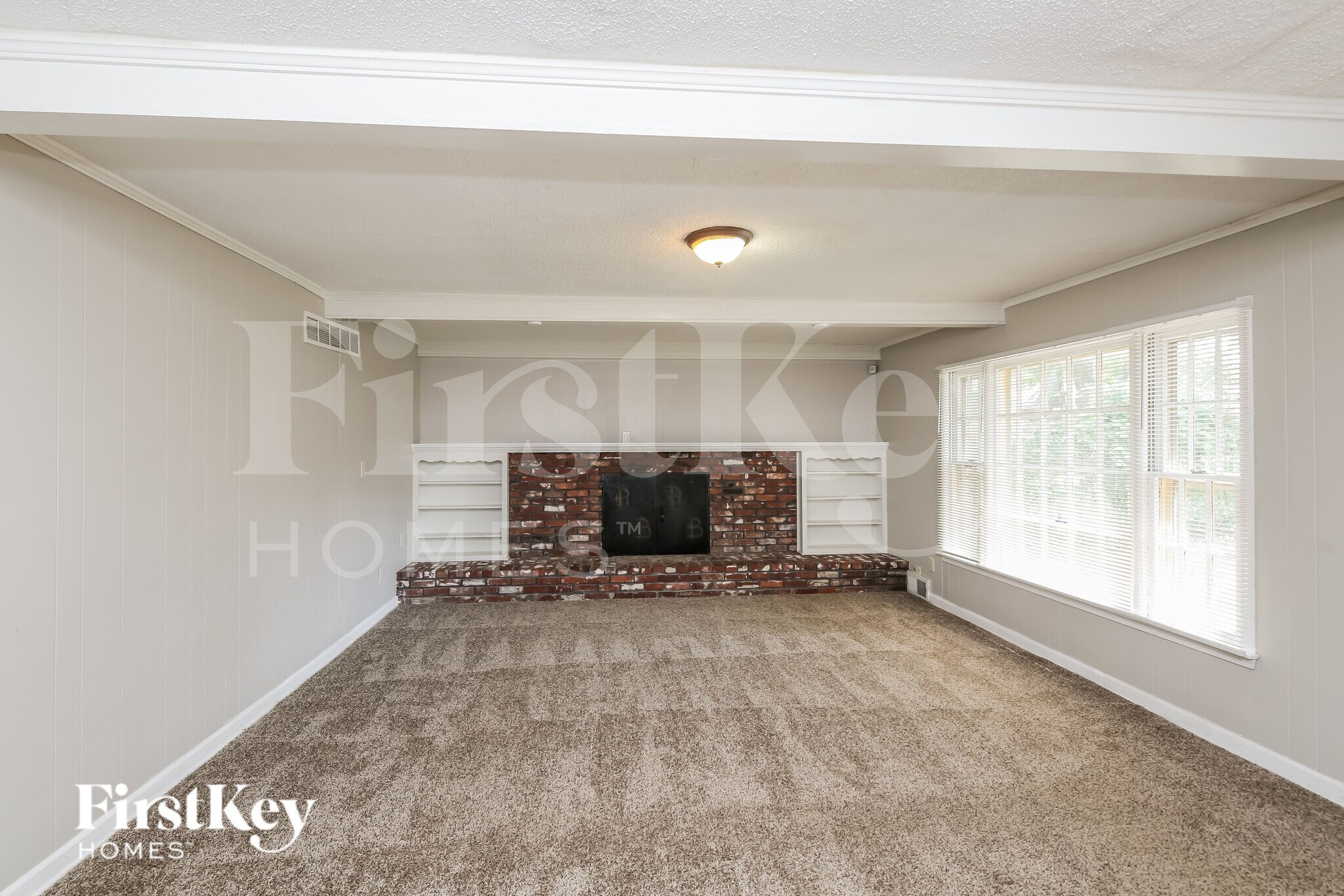 Building Photo - 2097 Meadowview Ln