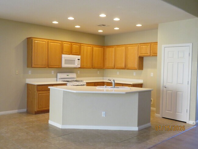 Building Photo - Very Nice One-Story Home