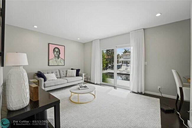 Building Photo - 325 Seven Isles Dr