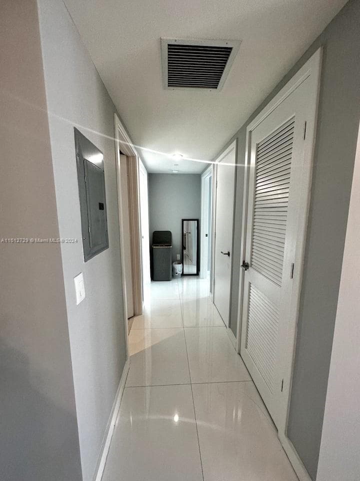 Building Photo - 1100 S Miami Ave