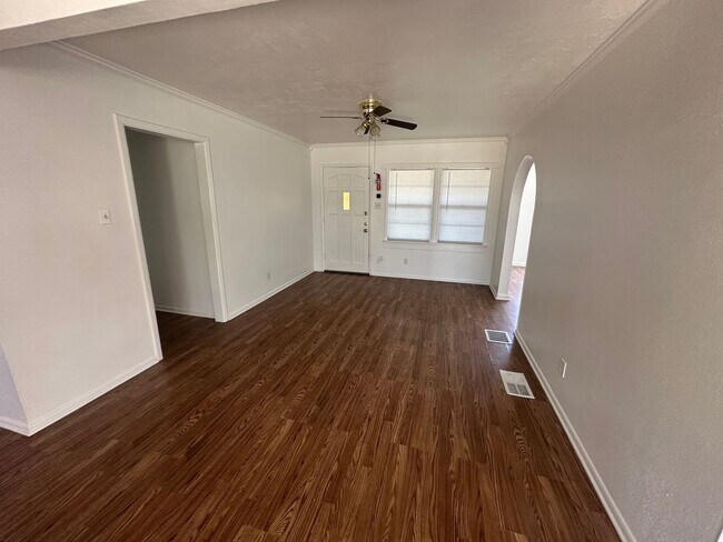 Building Photo - 1103 S 15th St