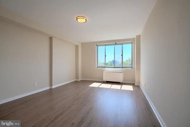 Building Photo - 1900 Lyttonsville Rd