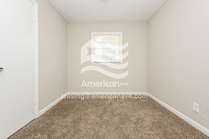 Building Photo - 4902 Gardiner Dr