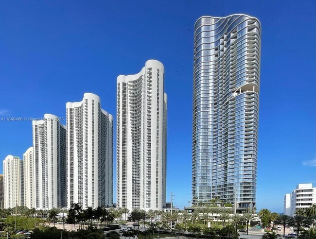 Building Photo - 100 Bayview Dr