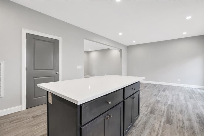 Building Photo - 108 Clarks Ln
