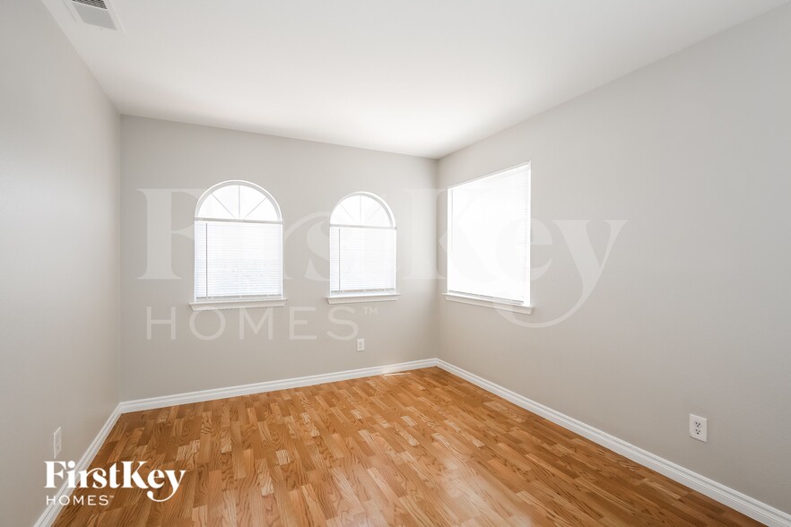 Building Photo - 9349 Magic Flower Ave