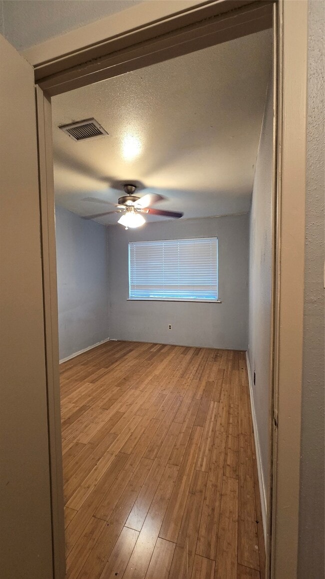 Building Photo - 7913 Grove Ridge Dr