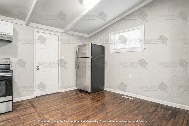 Building Photo - 4809 Farley Ave