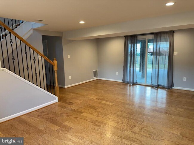 Building Photo - 5529 Corot Ct