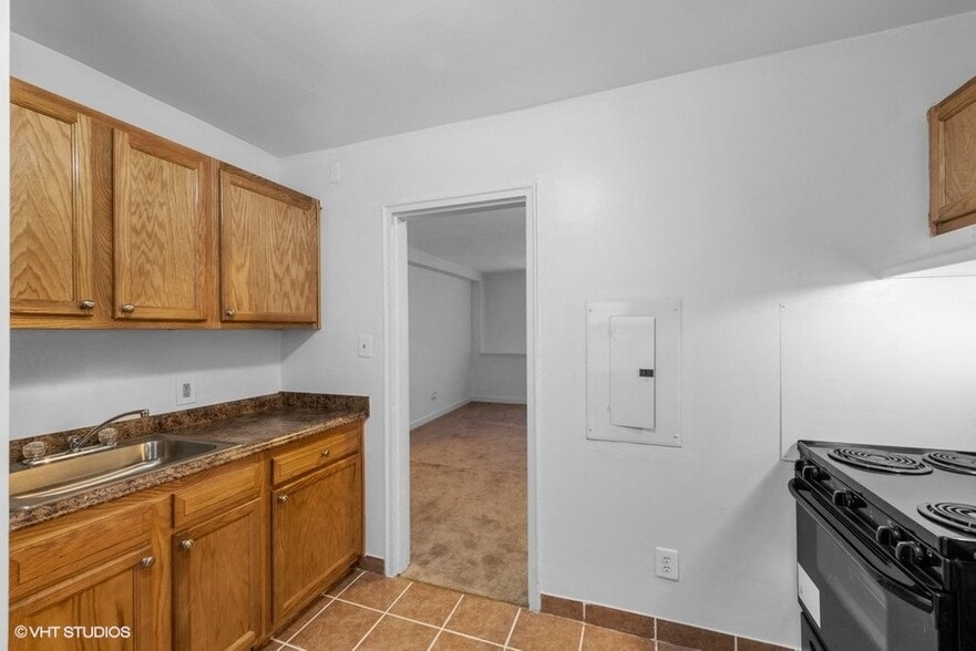 Galley Style Kitchen - Croydon Manor Apartments