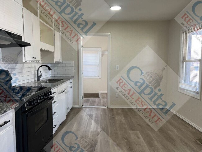 Building Photo - Great 4 Bedroom!!!