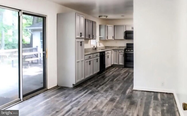 Building Photo - 96 Garner Ave