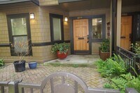 Building Photo - Beautiful 2 bedroom Belmont Condo. 3 Stories, 1 car garage, open floor plan, a/c. Amazing unit!