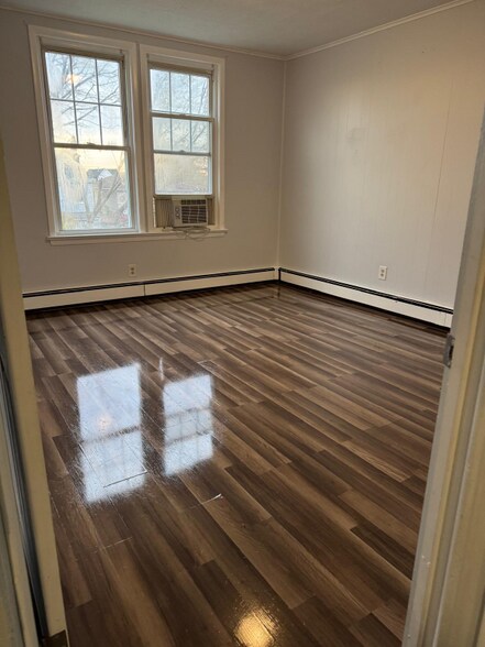 Primary Photo - 7 Story Ct