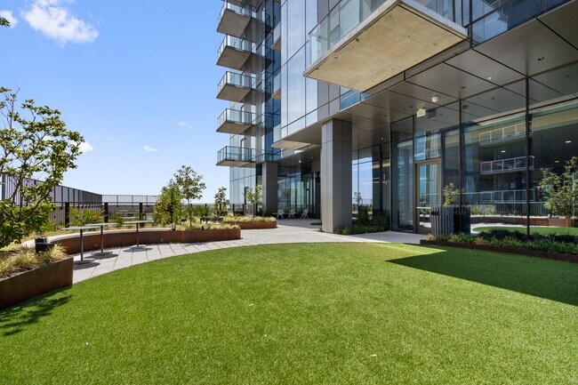 Building Photo - 44 East Ave