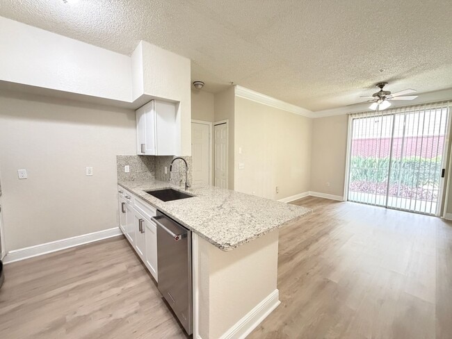 Building Photo - 13015 Plantation Park Cir