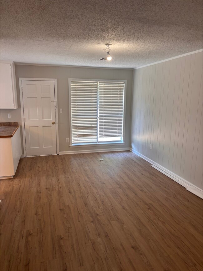 Building Photo - 5773 Belleau Dr