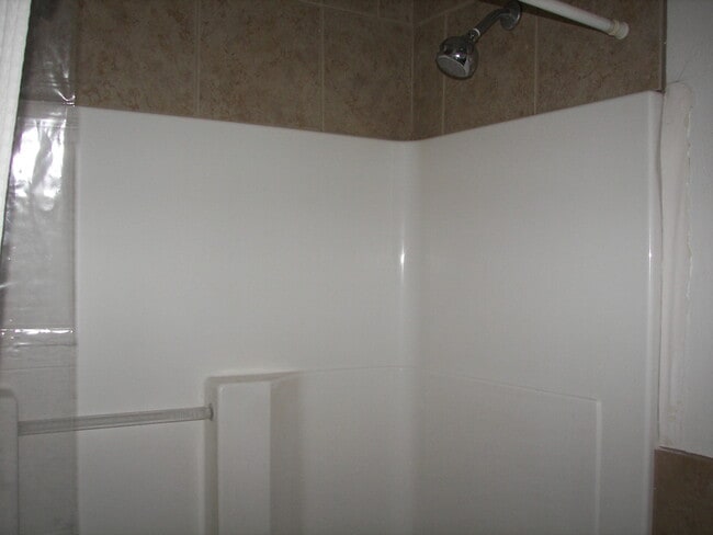 Building Photo - Adorable! You'll Love All the Oak!