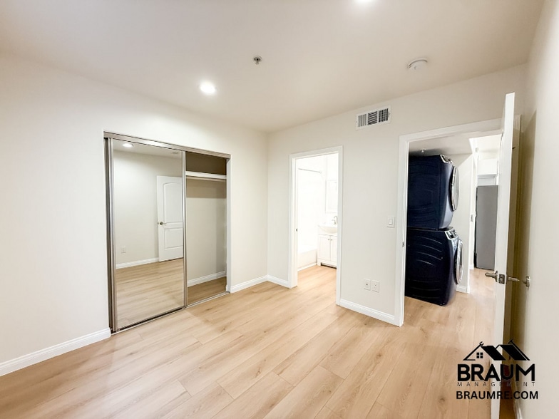 Building Photo - 1421 Centinela Ave