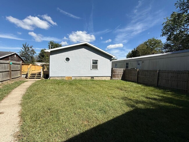 Building Photo - Beautiful 4 Bedroom 2 bathroom home for lease