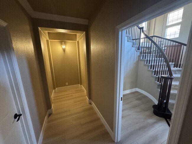 Building Photo - 10 Rhine Cir