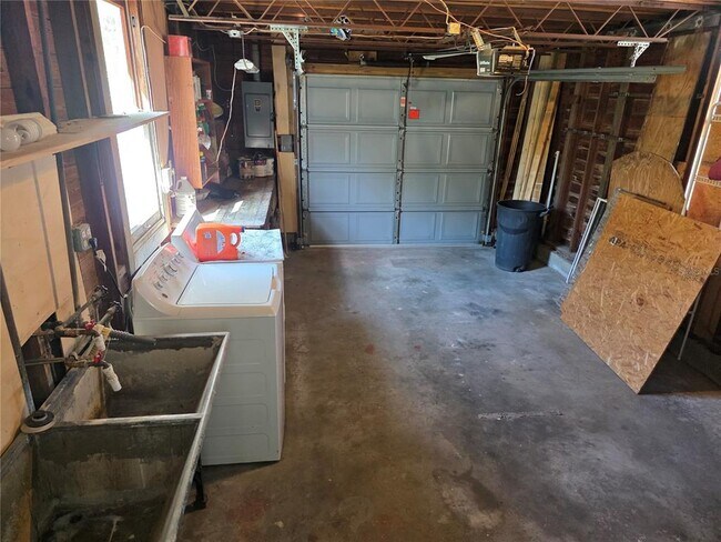 Building Photo - 775 20th Ave N