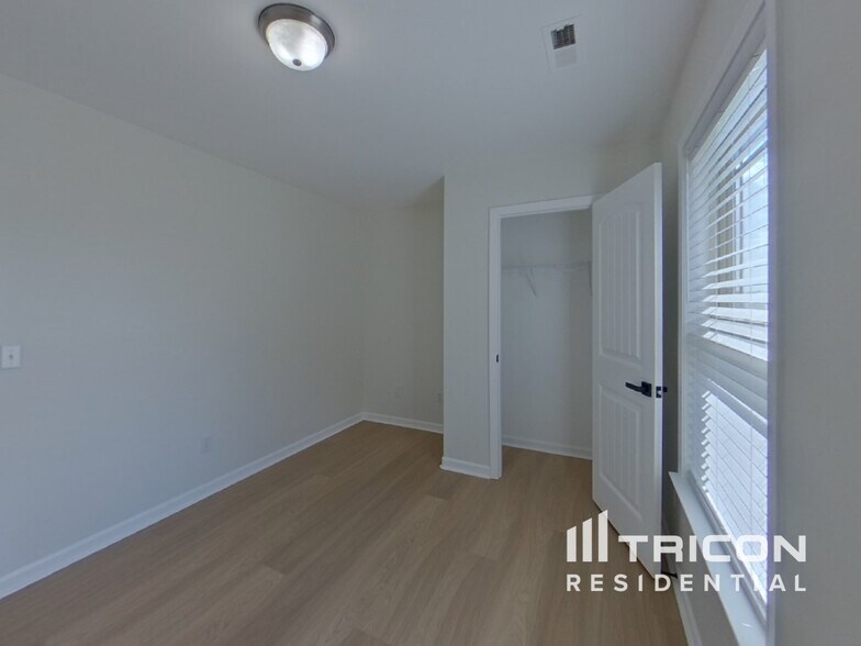 Building Photo - 122 Corinth Dr