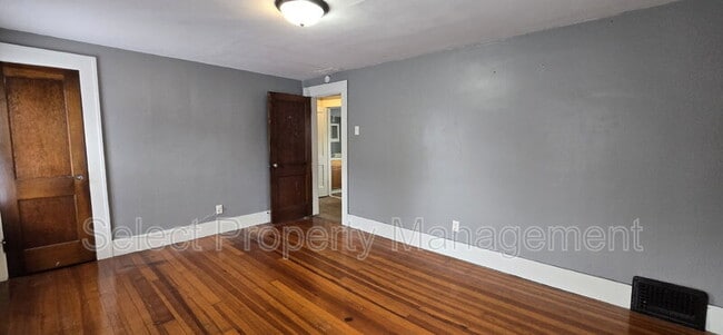 Building Photo - 4130 Hoagland Ave