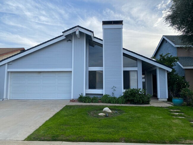 Primary Photo - Single story 3 bed, 2 bath pool home