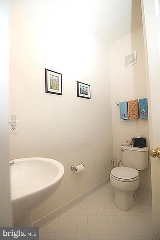 Building Photo - 4553 Fair Valley Dr