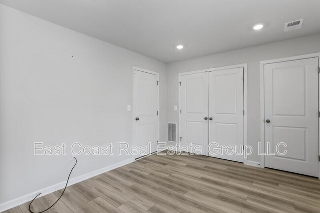 Building Photo - 163 Cooperage Rd