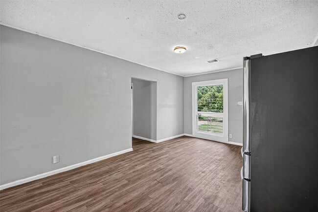 Building Photo - 4118 Sunflower St