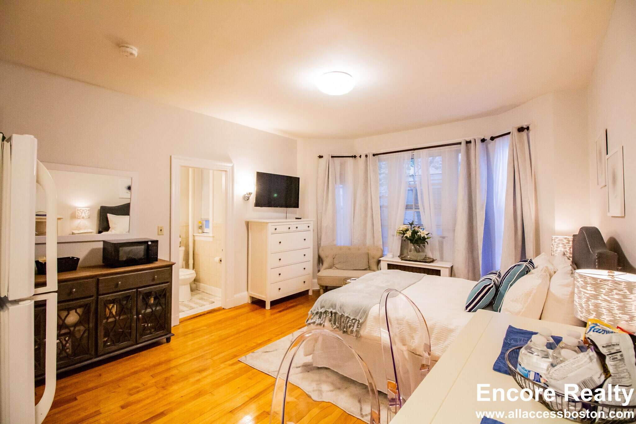 Building Photo - 1253 Beacon St