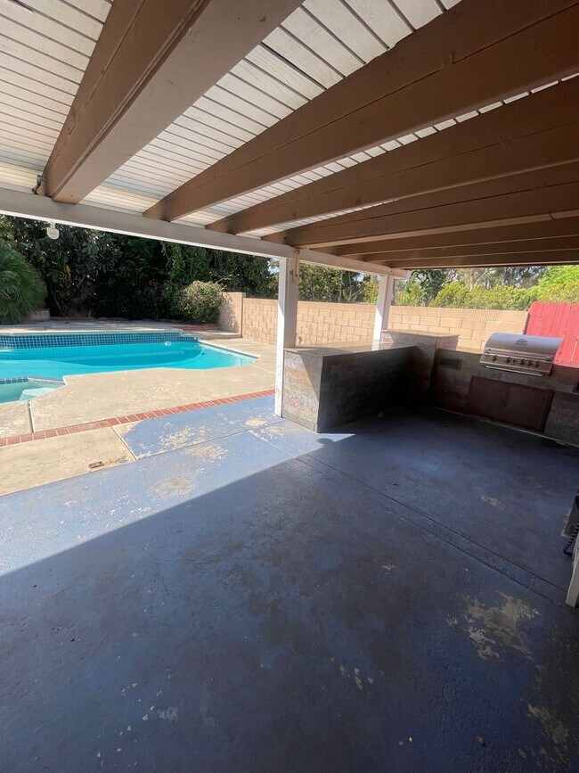 Building Photo - Beautiful 3 Bedroom, 2 Bathroom House w/ a Pool For Rent in Mission Viejo!