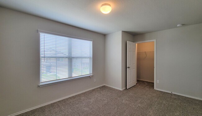 Building Photo - Beautiful two story home in Highland Farms!