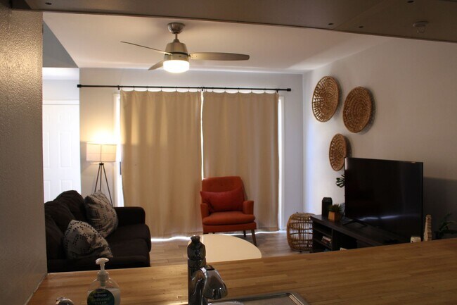 Building Photo - Scottsdale Condo