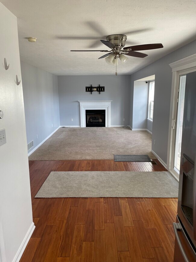 Family Room - 104 Pine Creek Dr