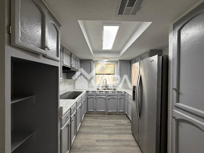 Building Photo - 6735 Stone Lake Dr