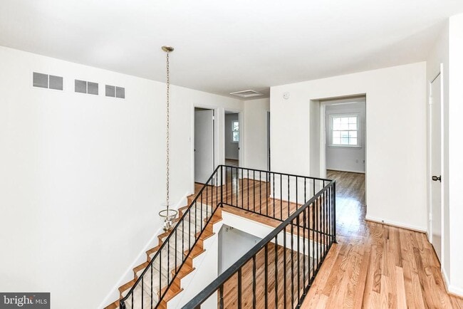 Building Photo - 5012 Sideburn Rd