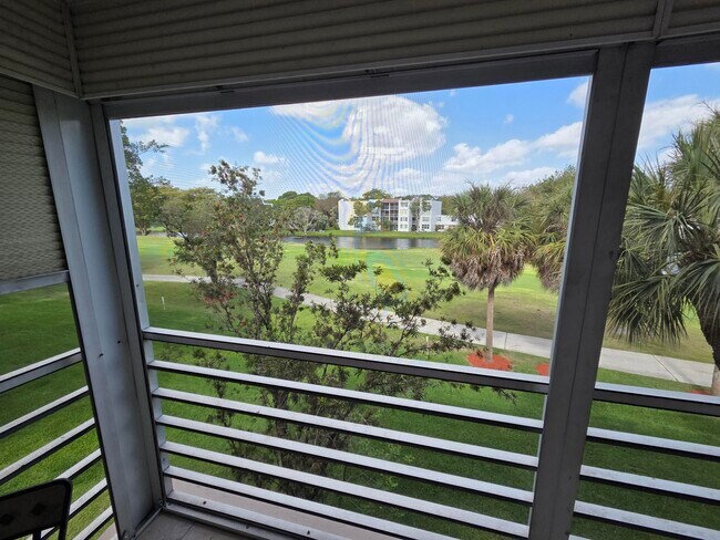 Building Photo - 1831 Sabal Palm Dr