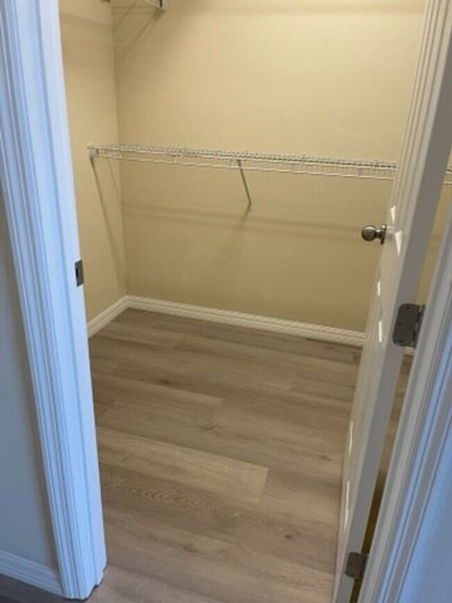 Building Photo - 3 Bed 2.5 Bath Tech Savy Corner Townhouse in Windermere