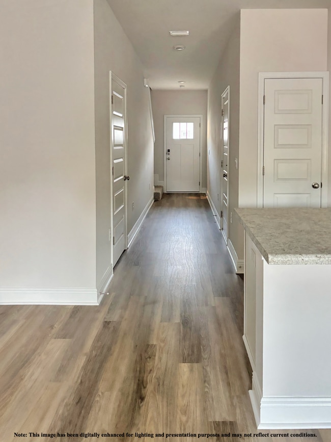 Building Photo - "Charming 3-Bed Townhouse Retreat with 2.5 Baths in Pensacola – Spacious 1537 Sq Ft!"