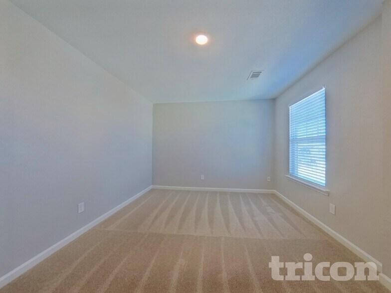 Building Photo - 3542 Falconwood Dr