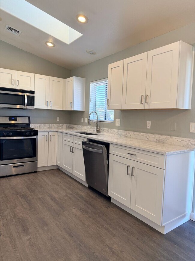 Building Photo - Three Bedroom Home with RV/Boat Parking ~ Prescott Valley