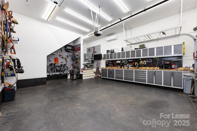 Building Photo - 1012 Rockway Dr