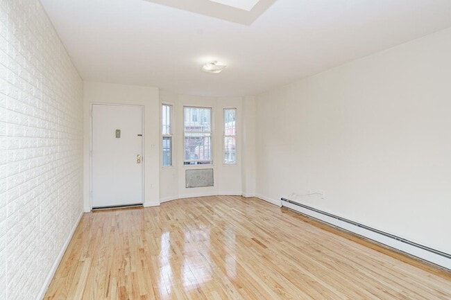 Building Photo - 1337 Park Pl