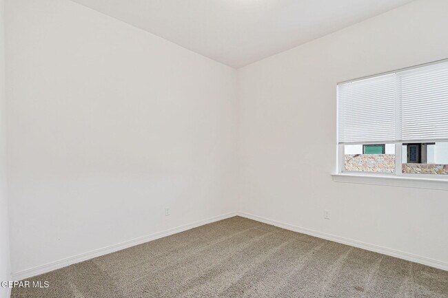 Building Photo - 14853 Tierra Escape Ave